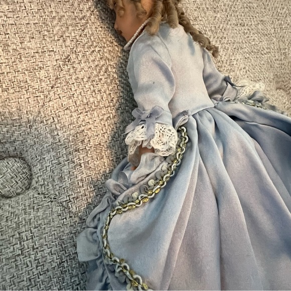 American Girl girls of many lands Cecile of France 9.5 in. - Picture 9 of 10